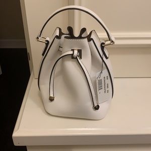 White never worn before bucket bag. Comes with a shoulder strap.